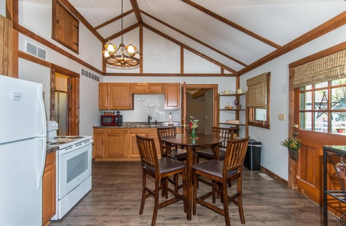 Morgantown Cabin | 1BR, 1BA Log Cabin
