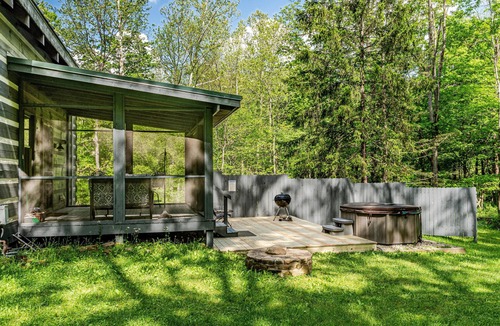 Nashville Cabin | 1BR, 1BA Log Cabin