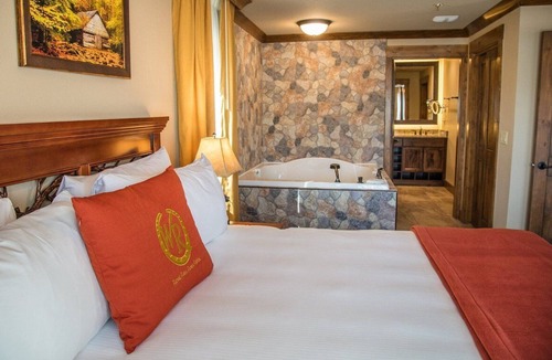 Gatlinburg Resort | 1BR/1BA Luxury Villa Westgate Smoky Mountain Resort & Water Park