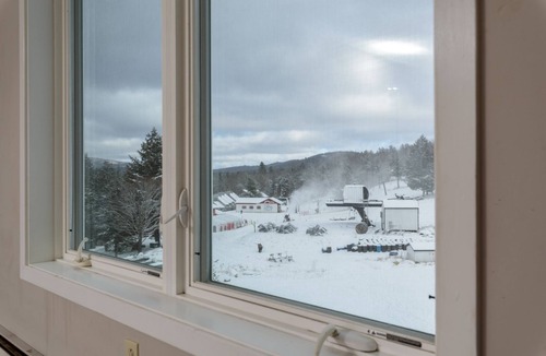 Londonderry Condo | 1BR/1BA Magic Mountain Condo with Slopeside Views!