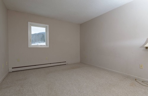 Londonderry Condo | 1BR/1BA Magic Mountain Condo with Slopeside Views!