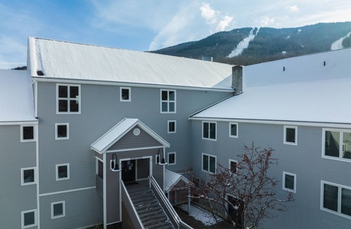 Londonderry Condo | 1BR/1BA Magic Mountain Condo with Slopeside Views!
