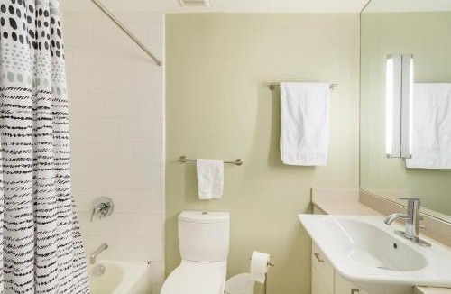 Tarrytown Apartment | 1BR 1BA Near Downtown and Town Lake w Parking, Balcony by Austin Vacay