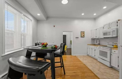 West Philadelphia Apartment | 1BR Apartment Cozy King bed