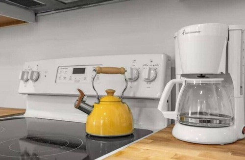 West Philadelphia Apartment | 1BR Apartment Cozy King bed