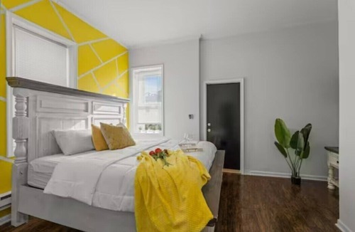West Philadelphia Apartment | 1BR Apartment Cozy King bed