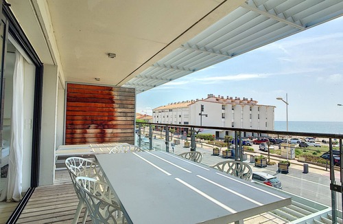 Carnon-Plage Apartment | 1BR Apartment for 4 in Carnon - Terrace, Garage, Steps from the Beach