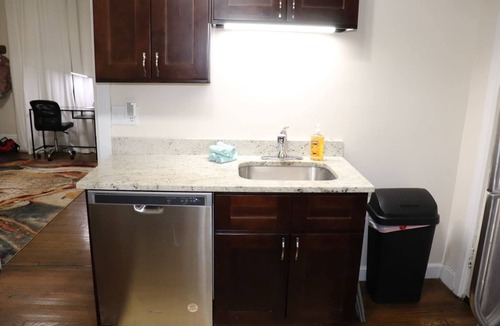 Oak Park Apartment | 1BR Apartment - Walk to Shops - Downtown OAK PARK