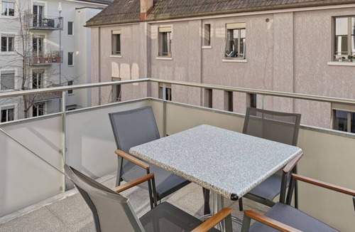 Sihlfeld Apartment | 1BR apartment with balcony - West 13