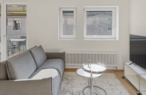 Sihlfeld Apartment | 1BR apartment with balcony - West 13