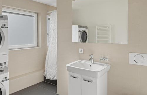 Sihlfeld Apartment | 1BR apartment with balcony - West 13