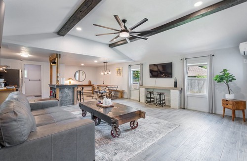 Central Oklahoma City Apartment | 1BR Apt 4mins St. Anthony Hospital Kitchen, Wi-Fi, Free Parking #14B