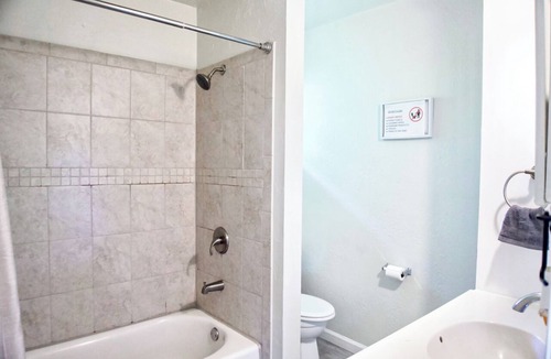 Central Oklahoma City Apartment | 1BR Apt | 5 mins Devon Park & Science Museum | Kitchen, Wi-Fi, Free Parking #TB