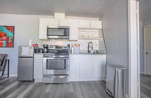 Central Oklahoma City Apartment | 1BR Apt | 7 min to Integris Baptist Medical | Kitchen, Wi-Fi, Free Parking #20A