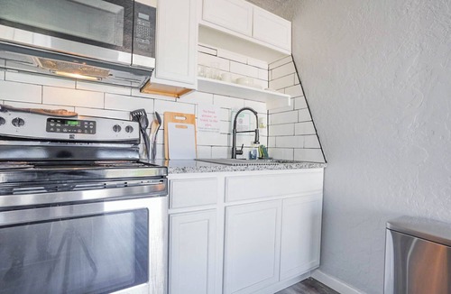 Central Oklahoma City Apartment | 1BR Apt | 7 min to Integris Baptist Medical | Kitchen, Wi-Fi, Free Parking #20A
