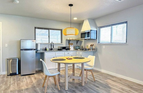 Central Oklahoma City Apartment | 1BR Apt | 7 min to Integris Baptist Medical | Kitchen, Wi-Fi, Free Parking #41B