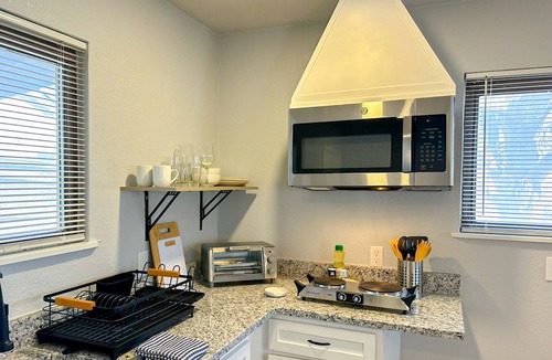 Central Oklahoma City Apartment | 1BR Apt | 7 min to Integris Baptist Medical | Kitchen, Wi-Fi, Free Parking #41B