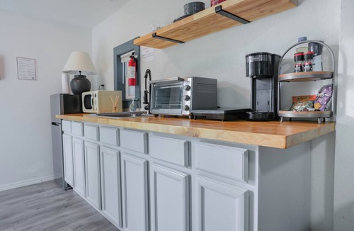 Central Oklahoma City Apartment | 1BR Apt | 8 min to Integris Baptist Medical | Kitchen, Wi-Fi, Free Parking #34B
