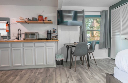 Central Oklahoma City Apartment | 1BR Apt | 8 min to Integris Baptist Medical | Kitchen, Wi-Fi, Free Parking #34B