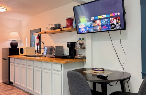 Central Oklahoma City Apartment | 1BR Apt | 8 min to Integris Baptist Medical | Kitchen, Wi-Fi, Free Parking #34B