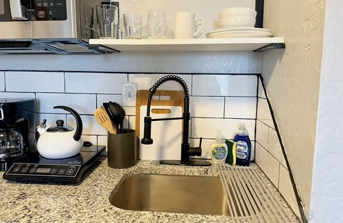 Central Oklahoma City Apartment | 1BR Apt 8 min to Integris Baptist | Kitchen, Self Check-In #20B