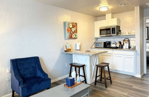 Central Oklahoma City Apartment | 1BR Apt 8 min to Integris Baptist | Kitchen, Self Check-In #20B