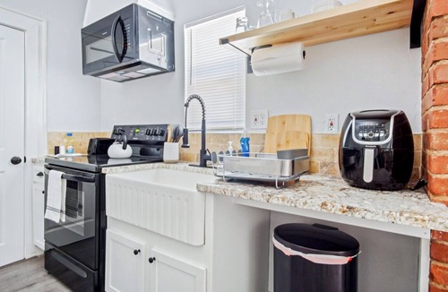 Central Oklahoma City Apartment | 1BR Apt | 8min St. Anthony Hospital | Kitchen, Wi-Fi, Free Parking #03C