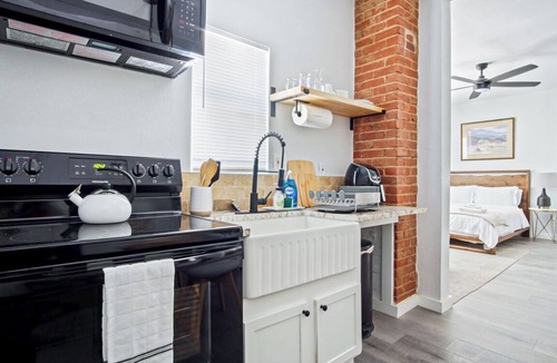 Central Oklahoma City Apartment | 1BR Apt | 8min St. Anthony Hospital | Kitchen, Wi-Fi, Free Parking #03C