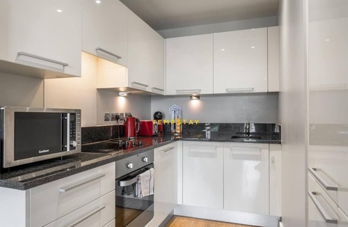 Slough Condo | 1BR Apt Near Heathrow By Tempstay