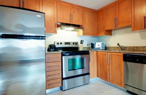 Ville-Marie Apartment | 1BR Apt with Skyline Views near Parc Jean-Drapeau