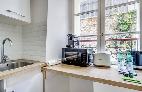 Saint-Maurice Apartment | 1BR at 10 minutes from Paris: Close to Transport