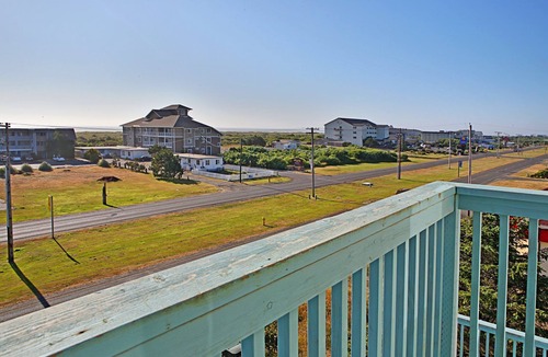 Ocean Shores Condo | 1BR beachfront condo, kitchen, & sea-view balcony