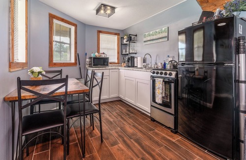 Marion Cabin | 1BR- Boat Parking, Firepit, Grill, cold AC