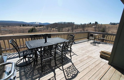 Davis Cabin | 1BR cabin plus loft sleeps 5 fantastic views