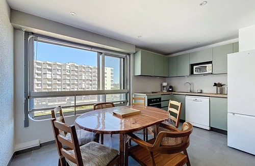 Carnon-Plage Apartment | 1BR Cabine with Parking, Washer, Dishwasher, TV