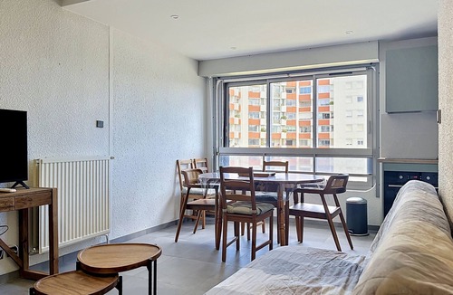 Carnon-Plage Apartment | 1BR Cabine with Parking, Washer, Dishwasher, TV