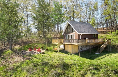 Old Fields House | 1BR chalet w/hot tub & serene views