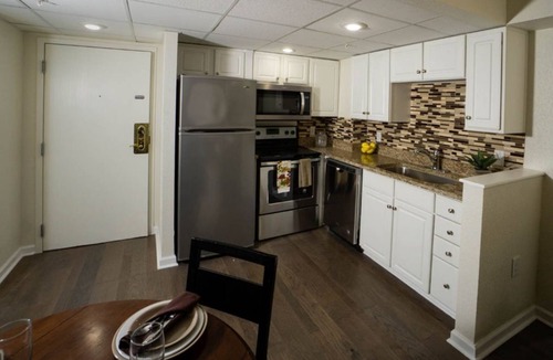 Branson Theater District Condo | 1BR Condo in Oak Ridge – Modern Poolside Stay