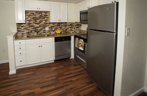 Branson Theater District Condo | 1BR Condo in Oak Ridge – Modern Poolside Stay