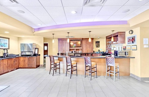 Florida Central Atlantic Coast Apartment | 1BR Condo Near Universal Studios w Pool & Hot Tub