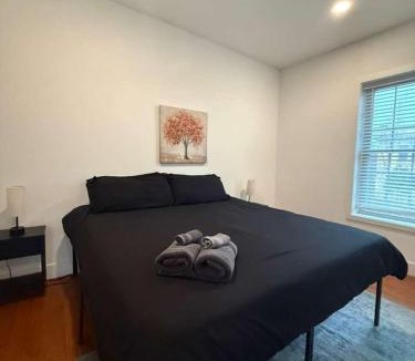 Corn Hill House | 1BR Cornhill High Falls DT Wi-Fi Kitchen TV