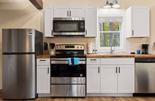 Hendersonville House | 1BR Cottage w/Fire Pit | Near Trails | Free Tix