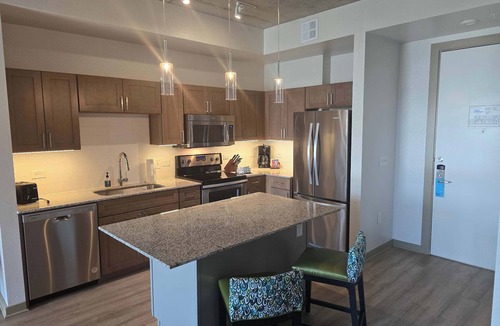 Civic District Condo | 1br Deluxe Unit Rooftop Pool Austin Skyline Views!