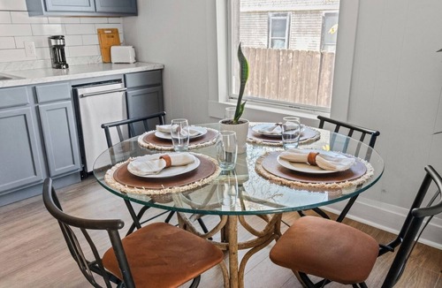 San Angelo House | 1BR Duplex Walk to River and Downtown