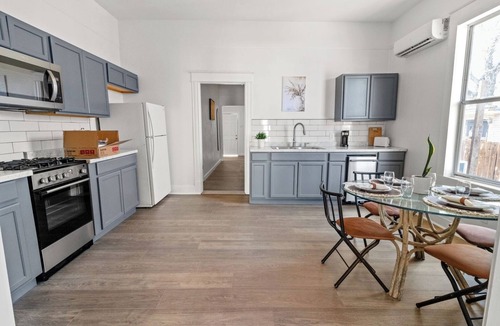 San Angelo House | 1BR Duplex Walk to River and Downtown