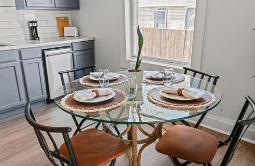 San Angelo House | 1BR Duplex Walk to River & Downtown
