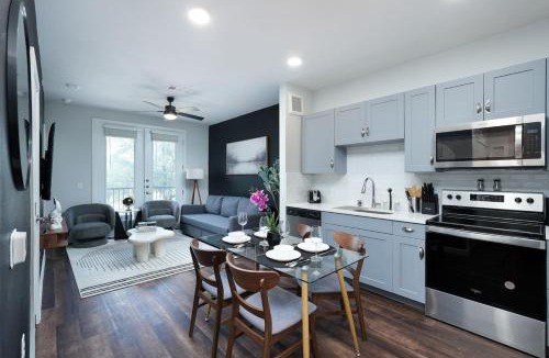 Southtown Apartment | 1BR Escape-w Parking, Near Riverwalk & Conv Ctr