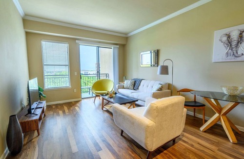 Cityplace Apartment | 1BR Executive Suite With Pool, Gym & Fast Wi-Fi By ENVITAE