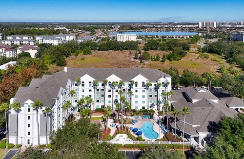 Florida Central Atlantic Coast Apartment | 1BR Free Shuttle to Disney Parks