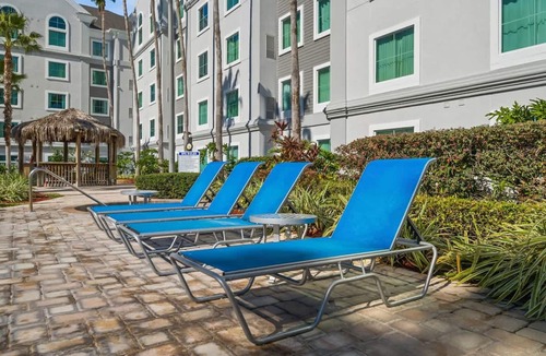 Florida Central Atlantic Coast Apartment | 1BR Free Shuttle to Disney Parks